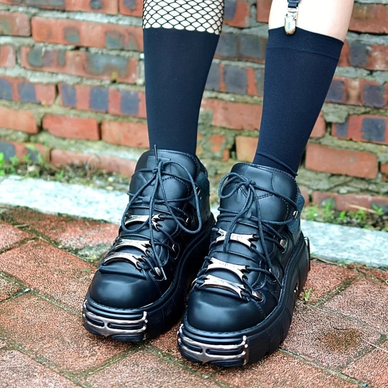 Women Platform Sneakers With Metal Decoration Thick Sole Casual Punk